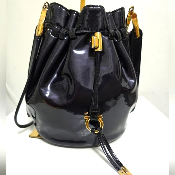 Elegant Black Patent Leather Bucket Bag - Picture 2 of 10